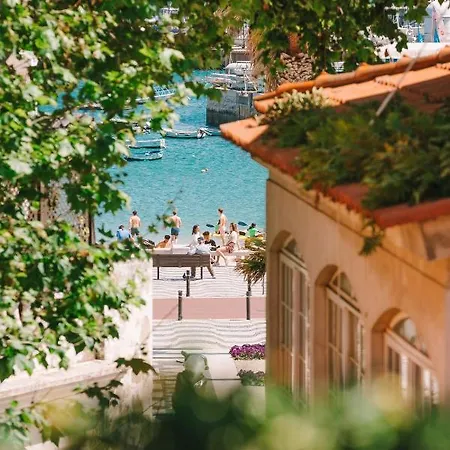 One Bedroom Nomad Dreams N2