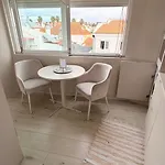 Spacious In The Heart Of Historic Center Кашкайш
