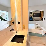 Spacious In The Heart Of Historic Center Апартаменты *