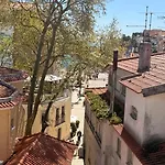 Апартаменты Spacious In The Heart Of Historic Center Кашкайш