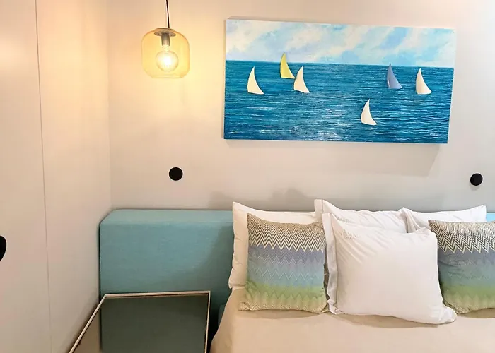 Nomad Dreams N2 Historic Center One Bedroom * Cascais